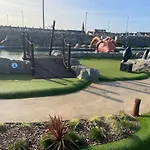 The Waterside بيت ضيافة *